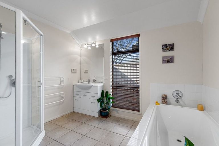 Photo of property in 40 Cranbrook Place, Rototuna North, Hamilton, 3210