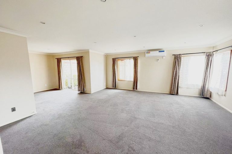 Photo of property in 14 Monash Place, Flat Bush, Auckland, 2016