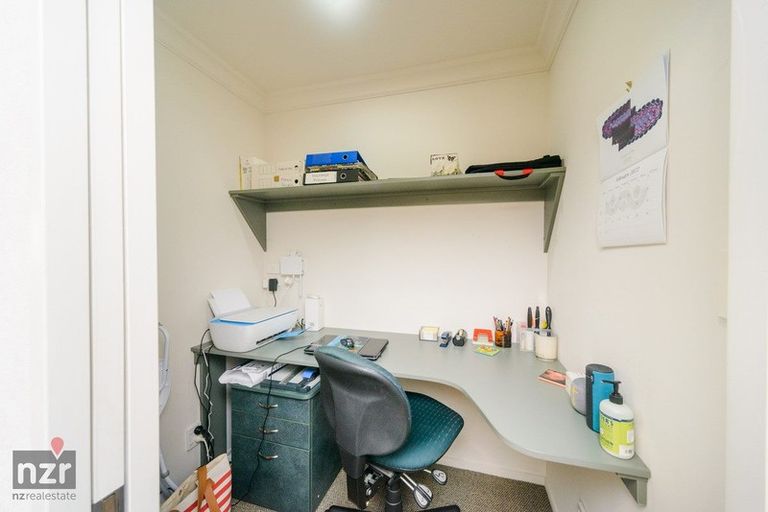 Photo of property in 3 Ron Place, Fitzherbert, Palmerston North, 4410