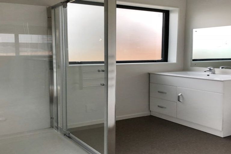Photo of property in 121 Flanshaw Road, Te Atatu South, Auckland, 0610