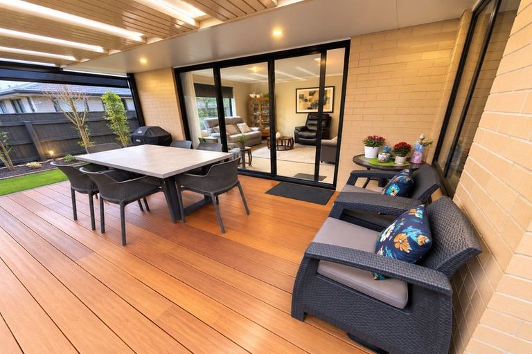 Photo of property in 2 Angus Place, Carterton, 5713