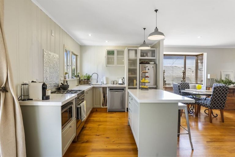 Photo of property in 40 Tiri Tiri Road, Birkdale, Auckland, 0626