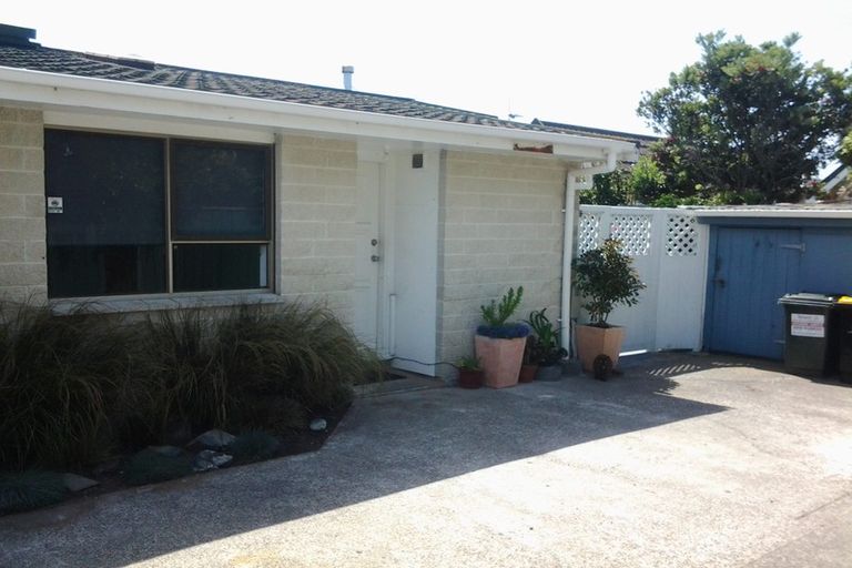 Photo of property in 84a Endeavour Street, Lyall Bay, Wellington, 6022