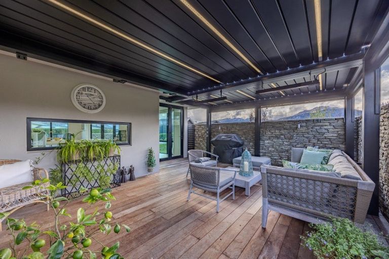 Photo of property in 5 Valley Crescent, Wanaka, 9305