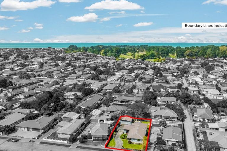 Photo of property in 12 Thurso Place, New Brighton, Christchurch, 8083