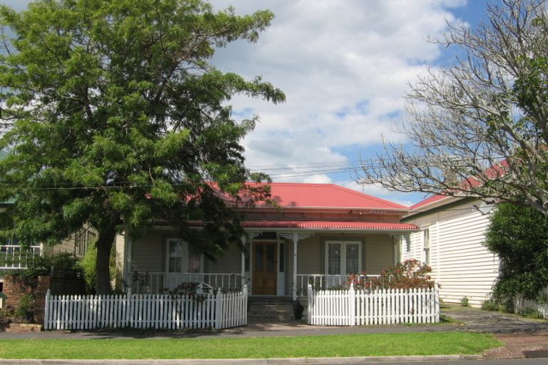 Photo of property in 6 Kiwi Road, Stanley Point, Auckland, 0624