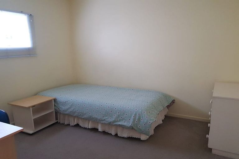 Photo of property in 11 Hauraki Crescent, Pinehill, Auckland, 0632