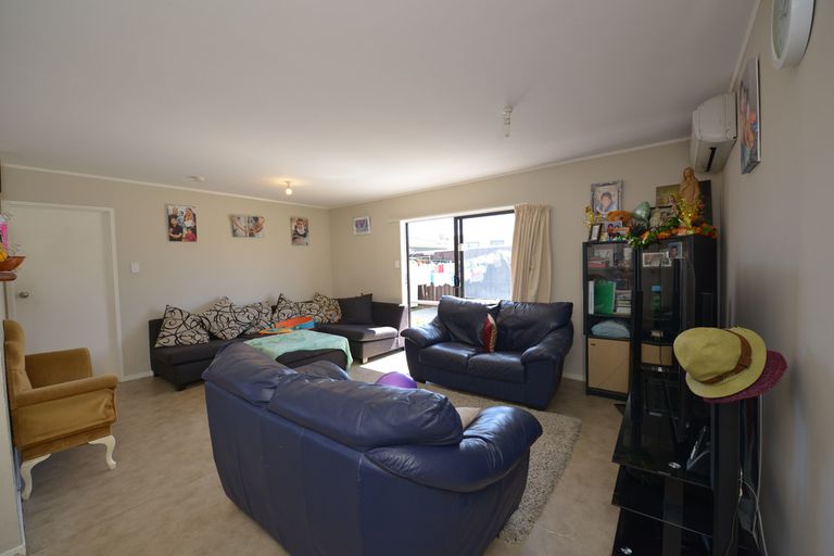 Photo of property in 2/83 Templeton Place, Clendon Park, Auckland, 2103