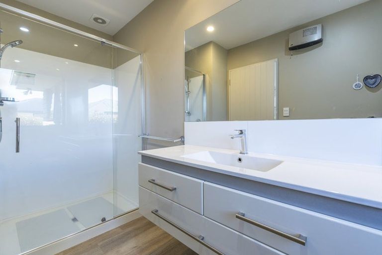 Photo of property in 1 Pimlico Place, Rangiora, 7400