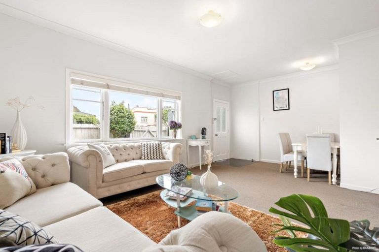 Photo of property in 26a Chedworth Drive, Glenfield, Auckland, 0629