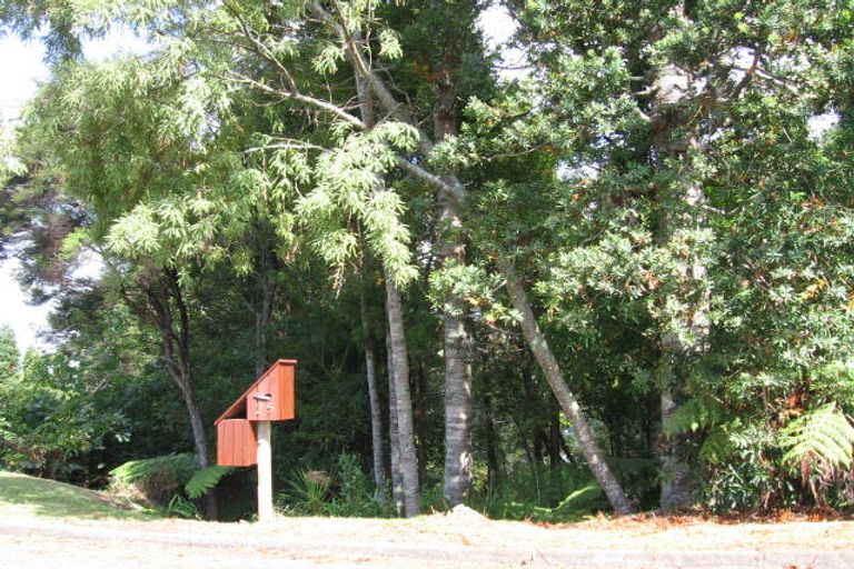 Photo of property in 25 Opou Road, Titirangi, Auckland, 0604