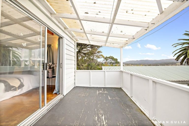 Photo of property in 129 Sunnyside Road, Sunnyvale, Auckland, 0612