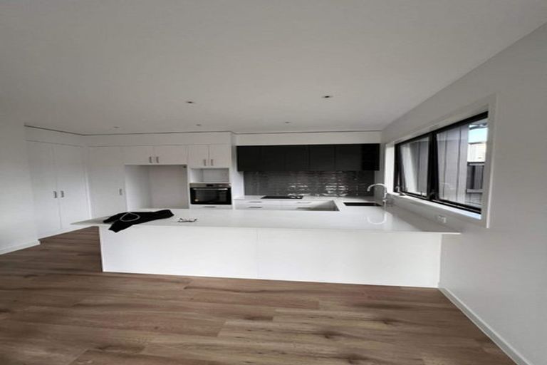 Photo of property in 5/38 Jane Maree Road, Kumeu, 0810