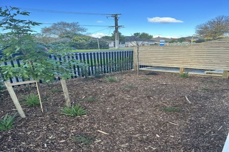 Photo of property in 1/2 Moor Avenue, Te Atatu Peninsula, Auckland, 0610