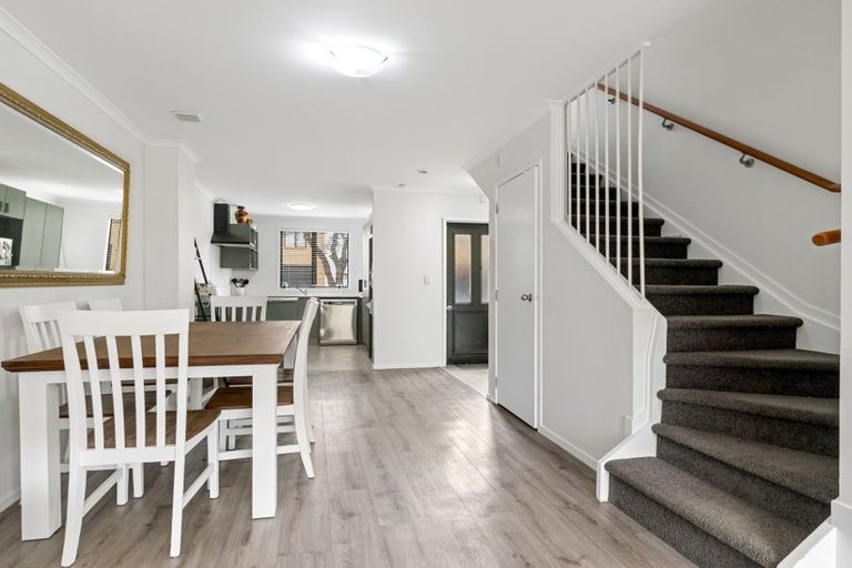 Photo of property in 6 Barnea Circle, Glen Eden, Auckland, 0602