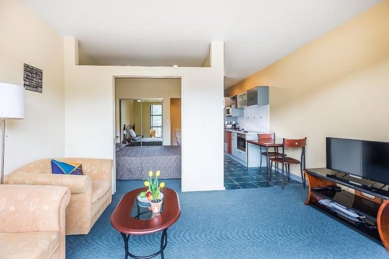 Photo of property in Atrium Towers, 6q/154 The Terrace, Wellington Central, Wellington, 6011