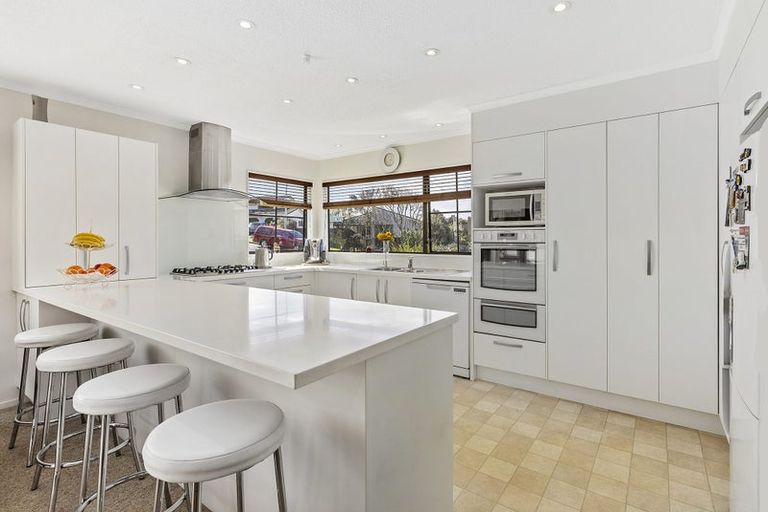 Photo of property in 87 Victory Crescent, Tawa, Wellington, 5028