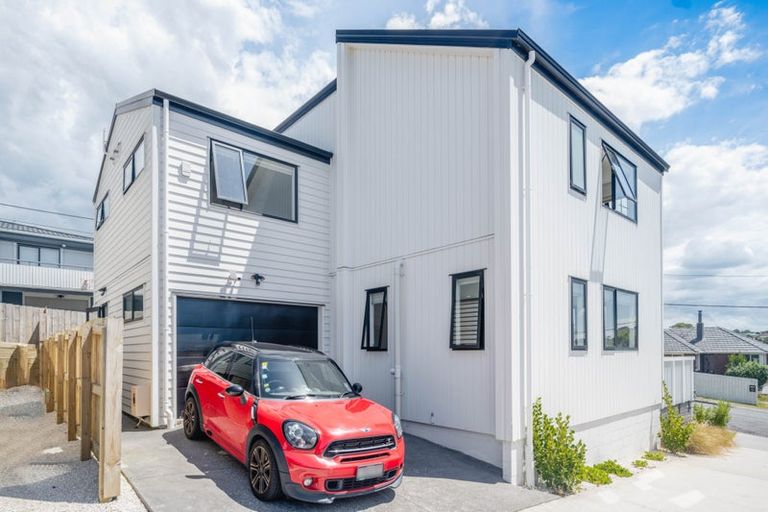 Photo of property in 6a Raeben Avenue, Hillcrest, Auckland, 0627
