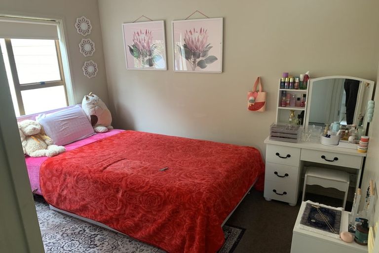 Photo of property in 1/15 Sunnynook Road, Forrest Hill, Auckland, 0620