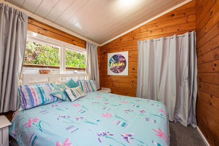 Photo of property in 2 Thomas Hook Street, Tawa, Wellington, 5028