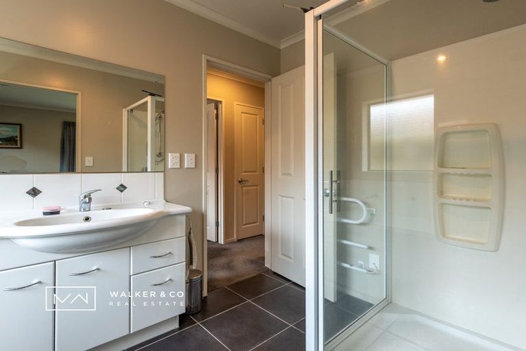 Photo of property in 2 Evergreen Crescent, Trentham, Upper Hutt, 5018