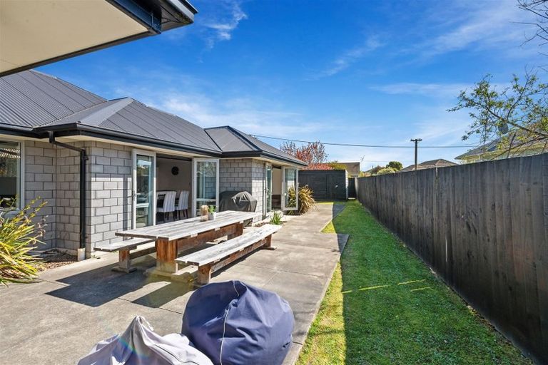 Photo of property in 18 Bateman Avenue, Bryndwr, Christchurch, 8053