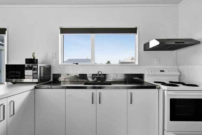 Photo of property in 2/353 Saint Aubyn, Moturoa, New Plymouth, 4310