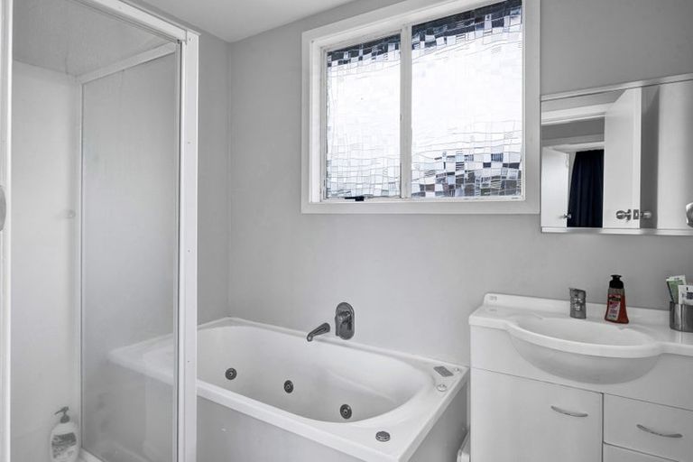 Photo of property in 6 Kamahi Avenue, Hawera, 4610