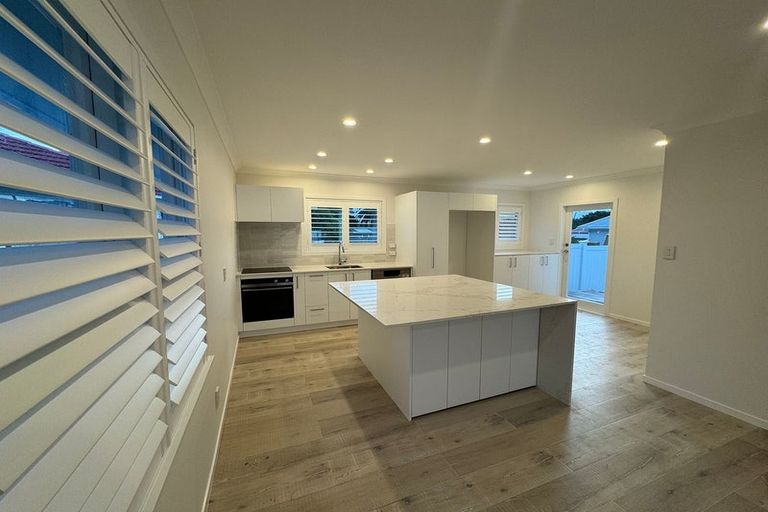 Photo of property in 117 Vodanovich Road, Te Atatu South, Auckland, 0610