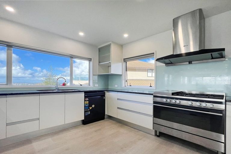 Photo of property in 42 Monarch Avenue, Hillcrest, Auckland, 0627