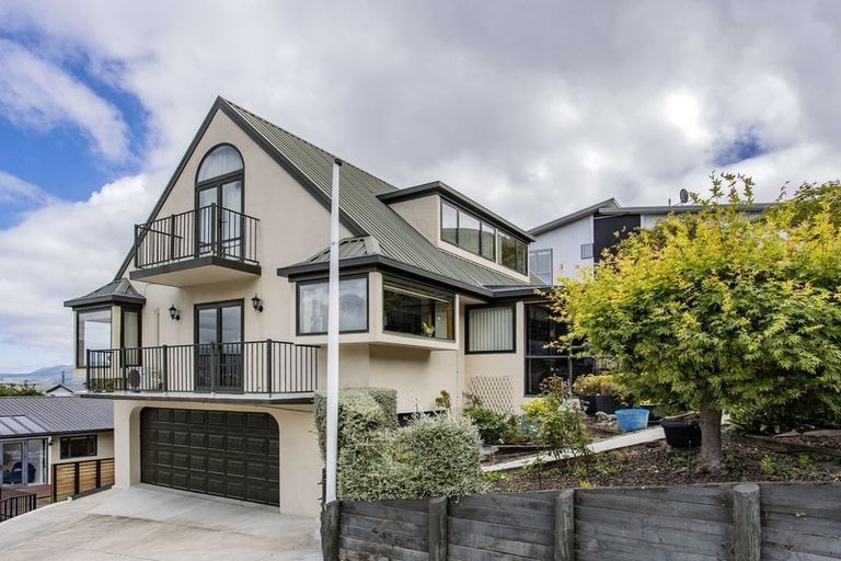 Photo of property in 24 Cornwall Road, Lyttelton, 8082