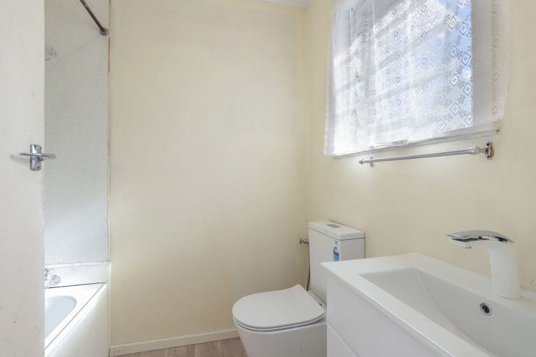 Photo of property in 1/8 Westward Ho, Glen Eden, Auckland, 0602