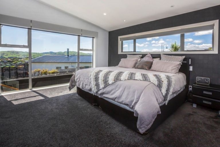 Photo of property in 2 Madeira Close, Whitby, Porirua, 5024