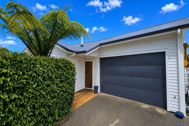 Photo of property in 18a Russell Drive, Oakura, 4314