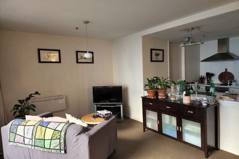 Photo of property in Montreaux Apartments, 2j/164 The Terrace, Wellington Central, Wellington, 6011