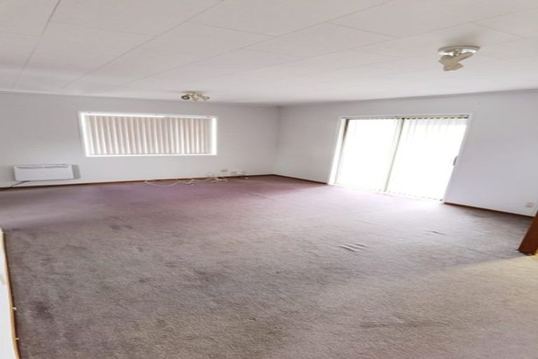 Photo of property in 19 Highland Park Drive, Highland Park, Auckland, 2010