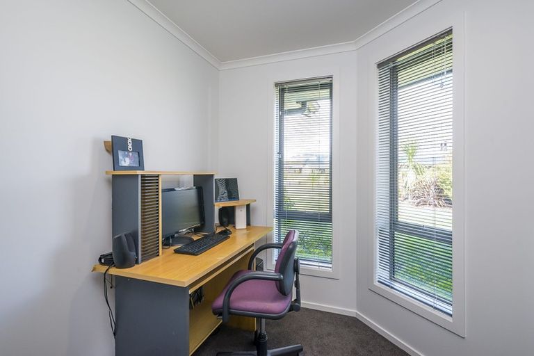 Photo of property in 2 Lamont Place, Waikanae, 5036