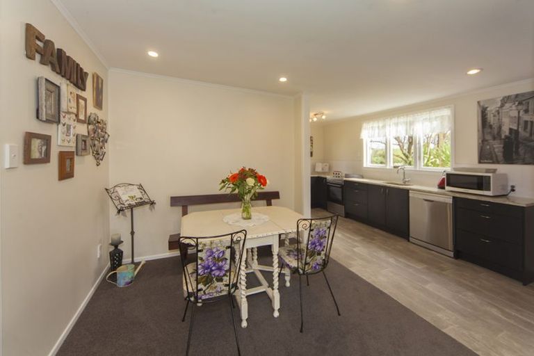 Photo of property in 2 Waikoukou Valley Road, Waimauku, 0812