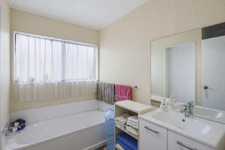 Photo of property in 13 Douglas Street, Levin, 5510