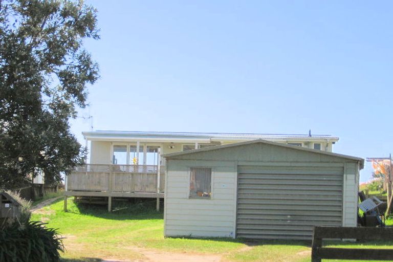 Photo of property in 33 Karewa Parade, Papamoa Beach, Papamoa, 3118