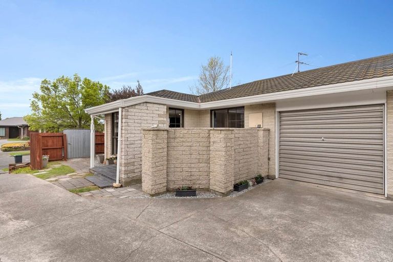 Photo of property in 1/37 Karnak Crescent, Russley, Christchurch, 8042