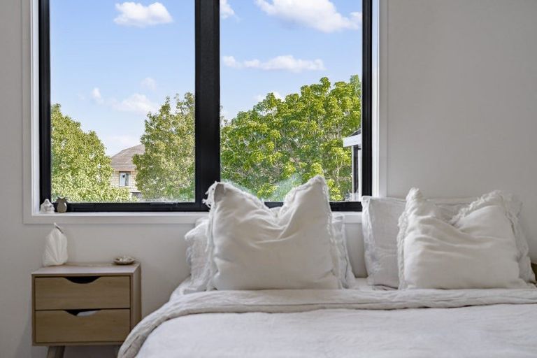 Photo of property in 6a Saint Jerome Avenue, Te Atatu Peninsula, Auckland, 0610