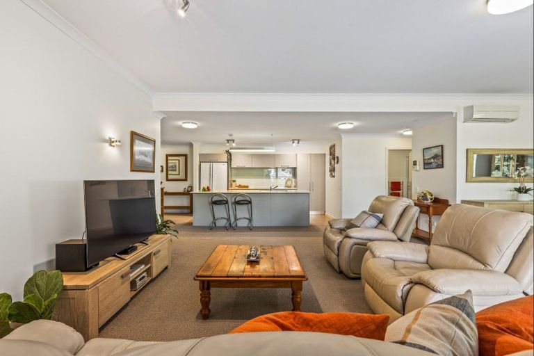 Photo of property in 21 Parkside Drive, Orewa, 0931