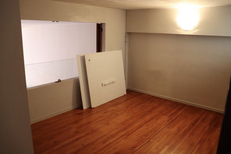 Photo of property in Courtenay Mews Apartments, 5/14 Alpha Street, Te Aro, Wellington, 6011