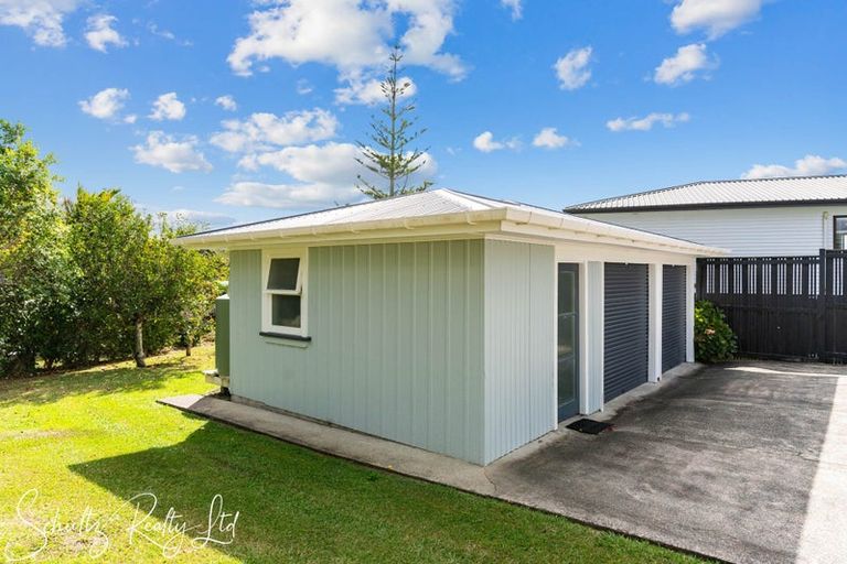 Photo of property in 25 Whaka Street, Maungaturoto, 0520