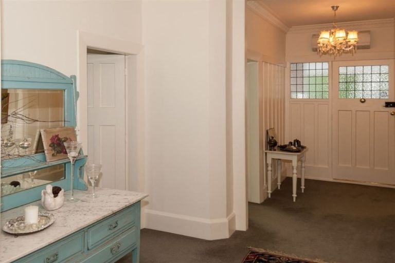 Photo of property in 134 Hackthorne Road, Cashmere, Christchurch, 8022