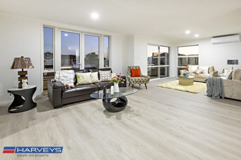 Photo of property in 16 Kauri Heart Avenue, Takanini, 2112