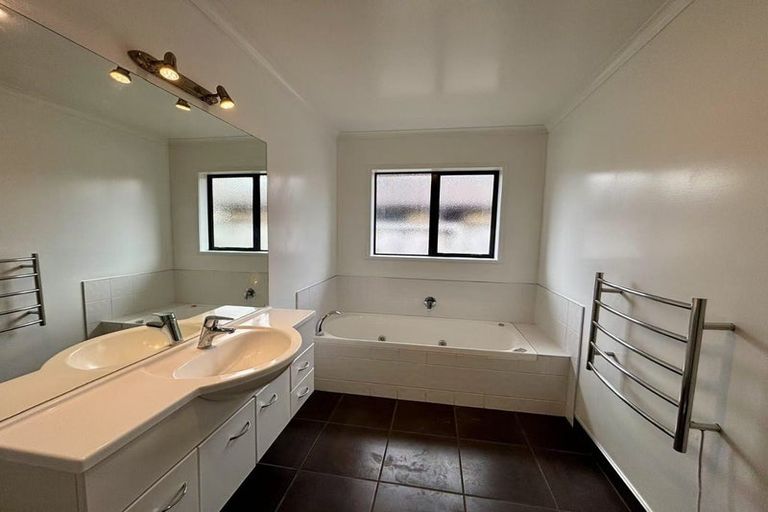 Photo of property in 16 Somerton Drive, Huntington, Hamilton, 3210