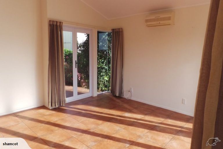 Photo of property in 42 Glenfern Road, Mellons Bay, Auckland, 2014