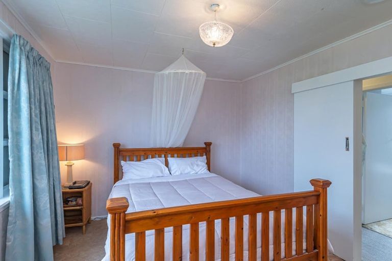 Photo of property in 12 Ryder Crescent, Levin, 5510